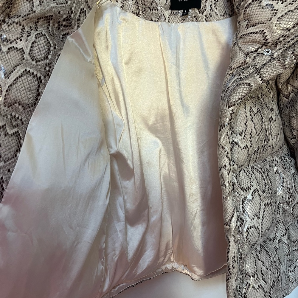 En Saison Gray Puffer Jacket with Snakeskin Pattern - Picture 4 of 6
